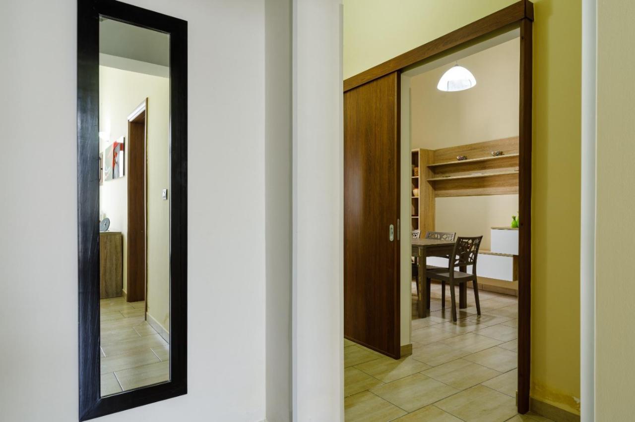 Vacation Rental "Nonna Cecilia"レッチェ エクステリア 写真